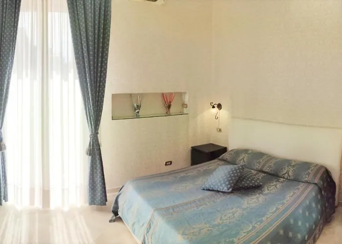 Couette-café Toledo 4*