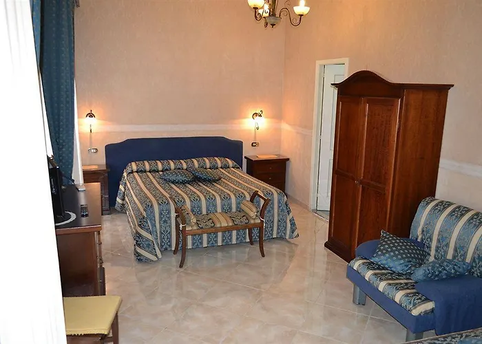 Toledo Couette-café Naples